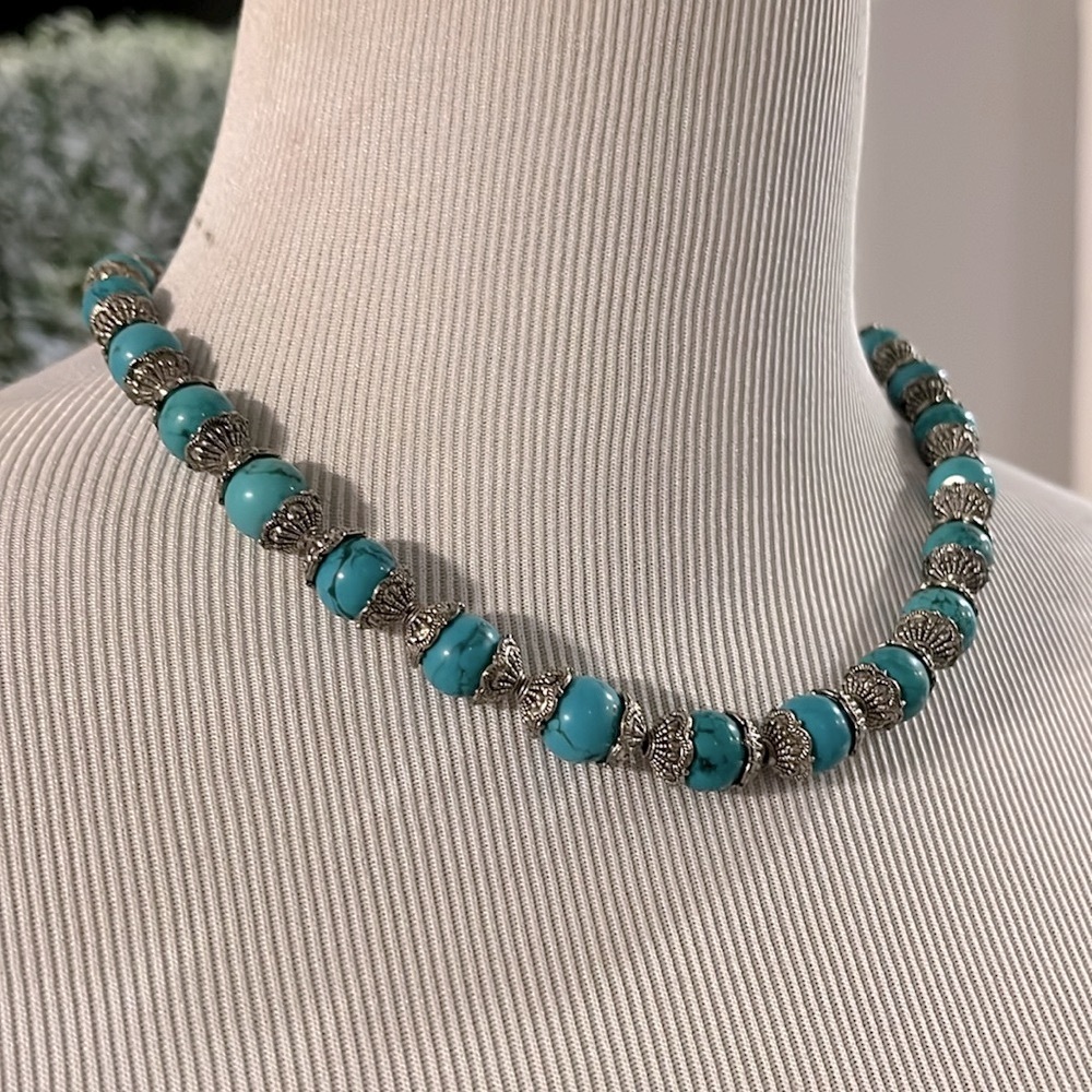 CHUNKY BEADED SILVER TONE AND TURQUOISE CHOKER NECKLACE